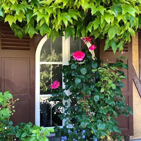 Couette-café Les Champs Rabats 3*