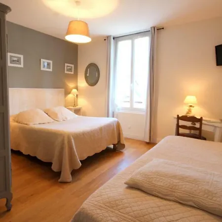 Couette-café Les Champs Rabats 3*