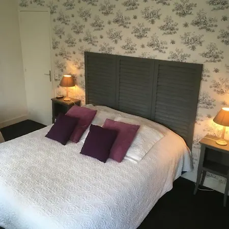 Couette-café Les Champs Rabats 3*